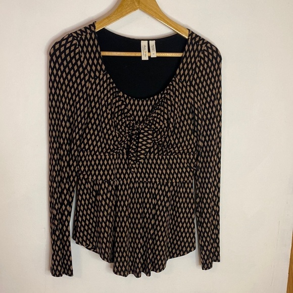 Anthropologie Meadow Rue Tan and Black Josalyn Diamond Print Tie Front Top - Picture 2 of 8